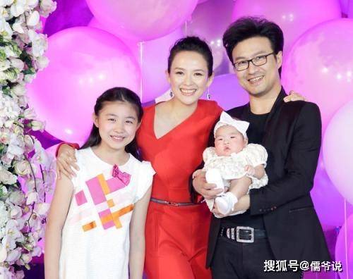 章子怡晒一家五口全家福,首次曝光的儿子正面