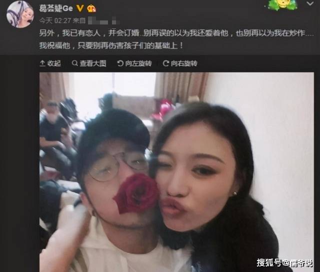 章子怡晒一家五口全家福,首次曝光的儿子正面