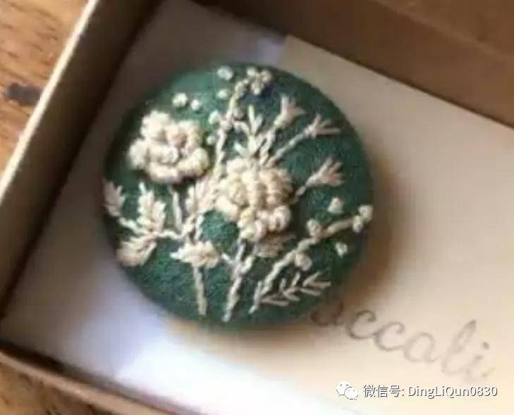 手绣|「刺绣作品」50款时尚的手绣布料纽扣，也许用的到！