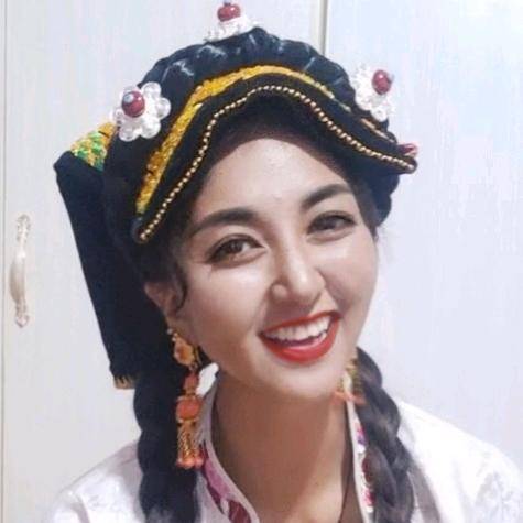 网红拉姆火化告别会现场曝光,姐姐崩溃痛哭带骨灰回家乡