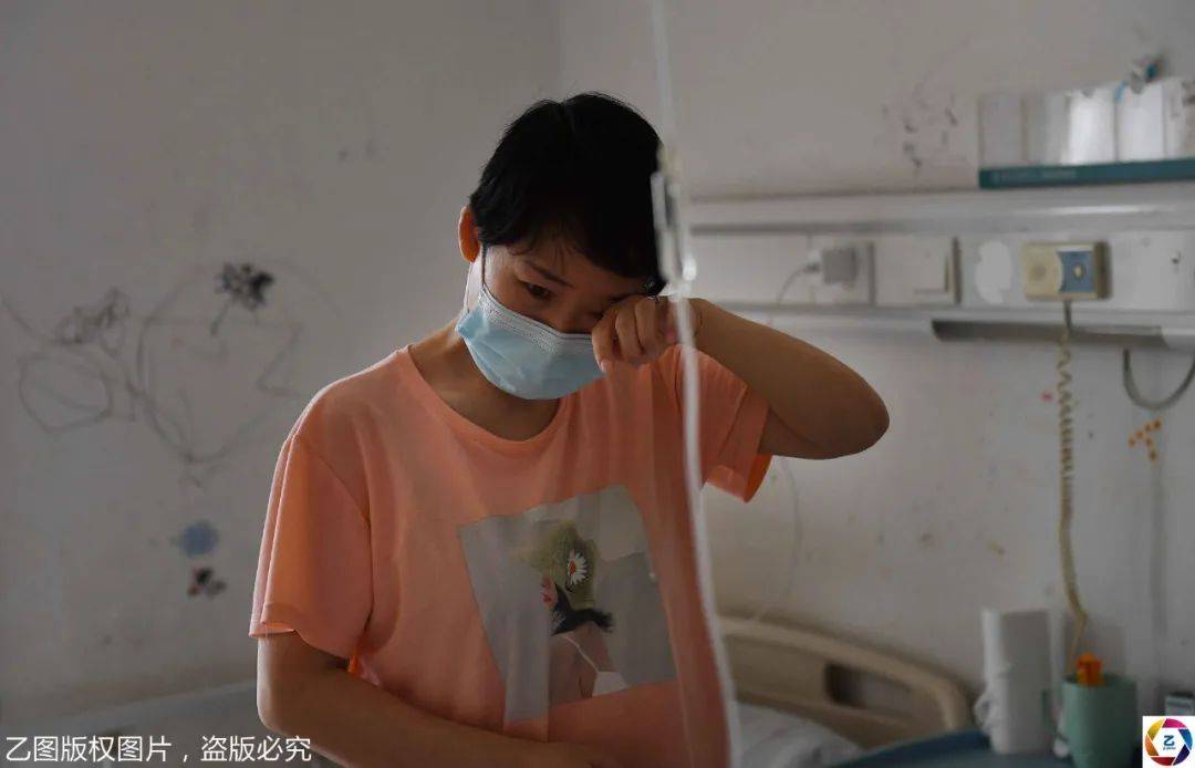 抹泪|一年多没见过女儿43岁男子中秋夜街头抹泪：带着儿子在外漂泊