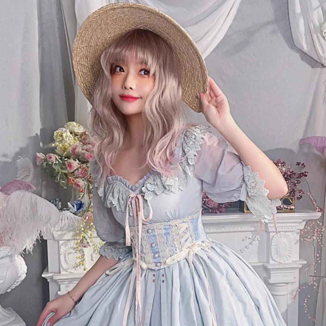 top|lo圈迷惑行为大赏，公车上蹦迪、冲上b站掉粉榜top的土味名媛一个比一个虎！