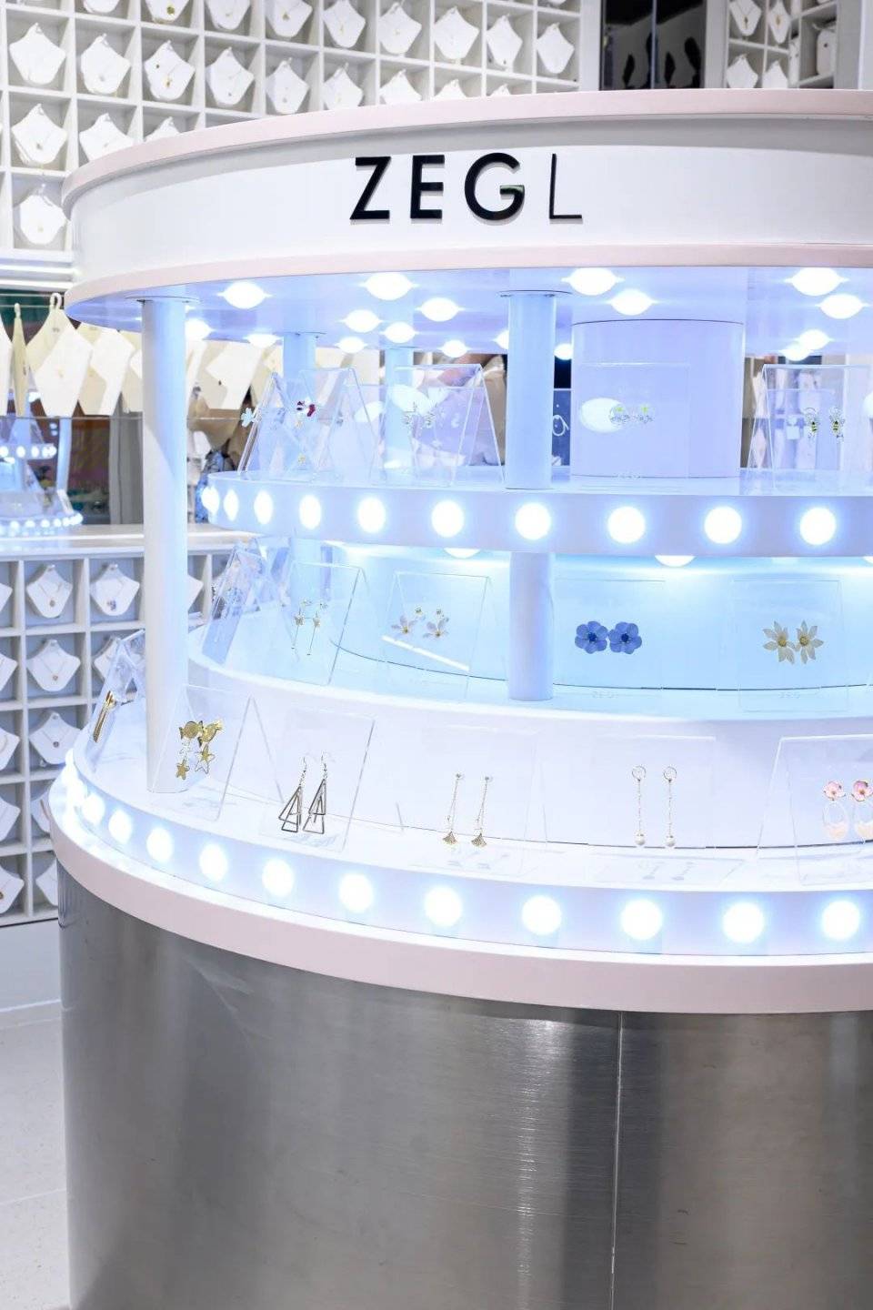 连明星|ZEGL线下体验店！超20000+配饰任挑任试，百元内轻松Get！