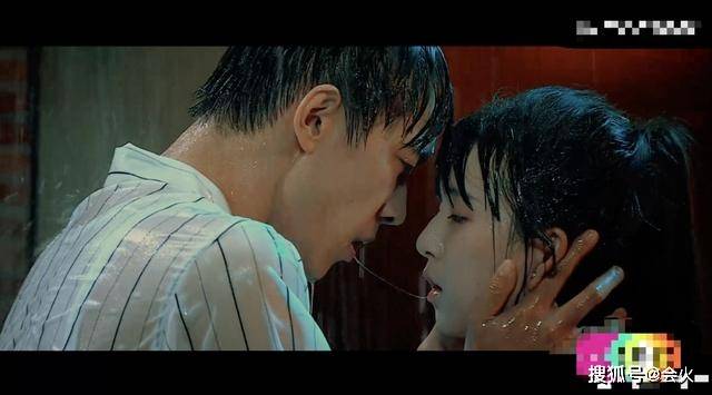 杨丽萍|原创杨丽萍侄女小彩旗吻戏引热议,李成儒评价:动真格了,因为有黏液