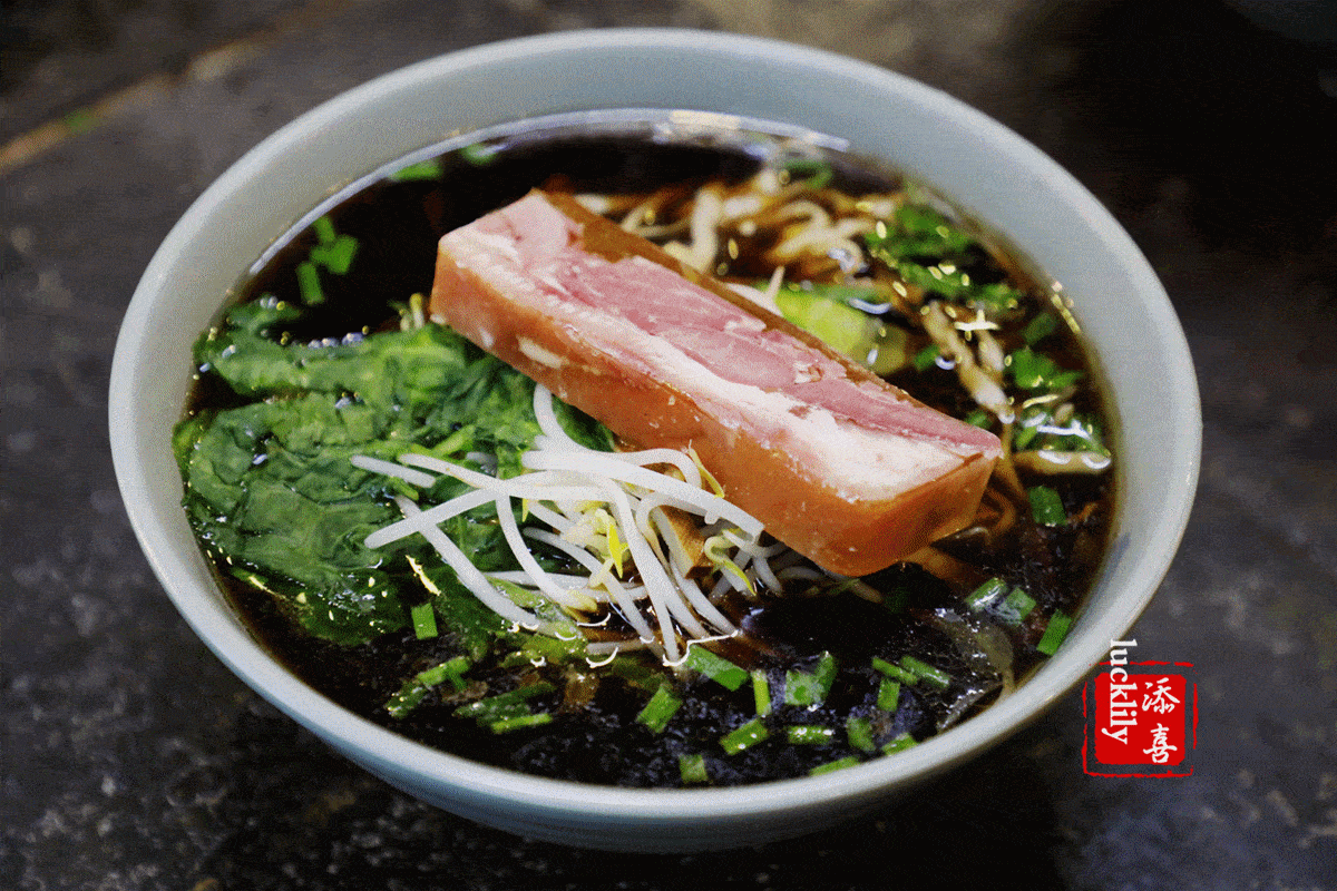 去镇江吃了这四家最有代表性的网红面馆，基本也就成了镇江锅盖面的全科生