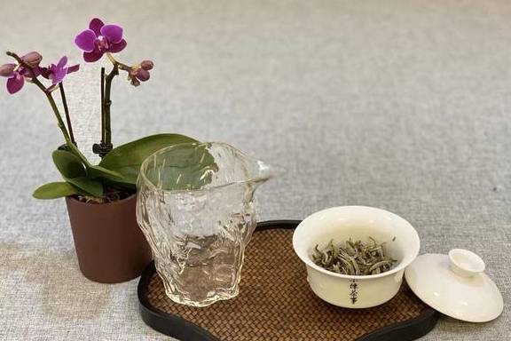 紫砂|存了两年的白茶，还能喝吗？在紫砂罐里