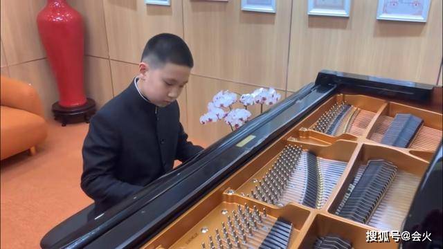 宋丹丹|林永健晒10岁儿子近况，林大竣变钢琴神童，宋丹丹对其疼爱有加