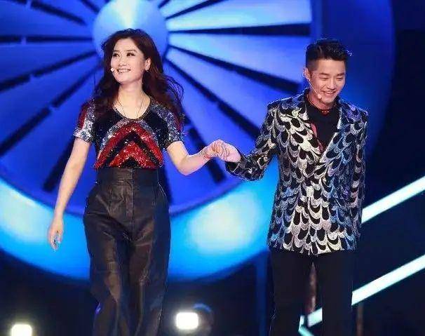 玖月奇迹|原创玖月奇迹隐秘离婚两年，王小海曾主动牵手被拒，夫妻早已各自发展