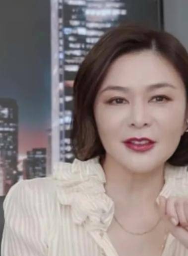 医美后遗症?58岁关之琳近照颜值回春,眼睛却变小