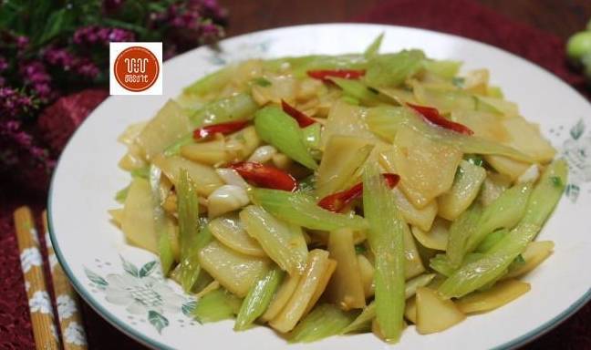 芹菜炒土豆片的家常做法 9d504ed61a0f4fbba08a7d17ad6d5422.jpeg