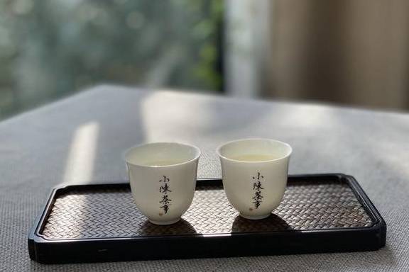 紫砂|存了两年的白茶，还能喝吗？在紫砂罐里