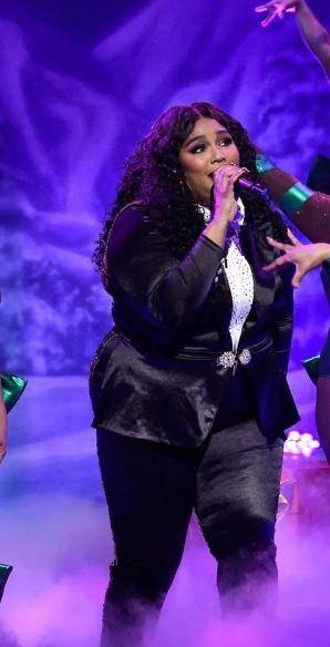 黑人|体重高达280斤，32岁黑人女星莉佐身材自信，呼吁众人要包容