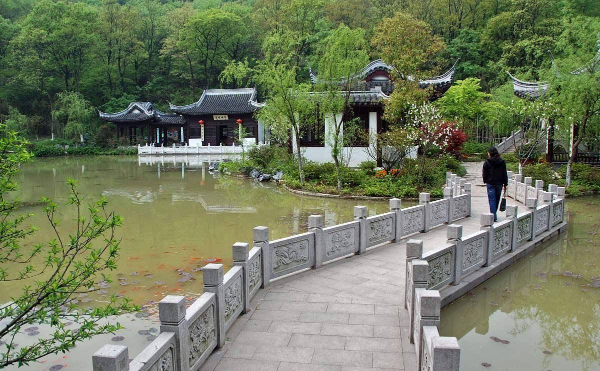 省份GDP破十万亿_江苏gdp破10万亿图片(3)