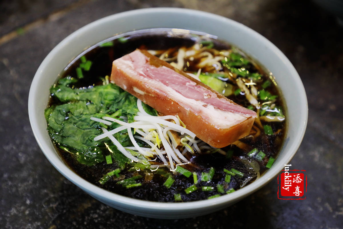 去镇江吃了这四家最有代表性的网红面馆，基本也就成了镇江锅盖面的全科生