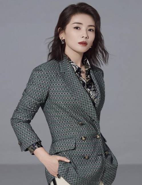 审美|彻底被刘涛打败，转行做设计师但审美还停留在90年代，好似老阿姨