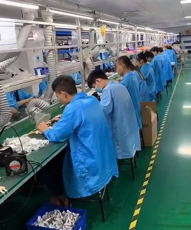 深圳工厂打工者,工资每个月6000房贷1700,出趟远门都舍不得