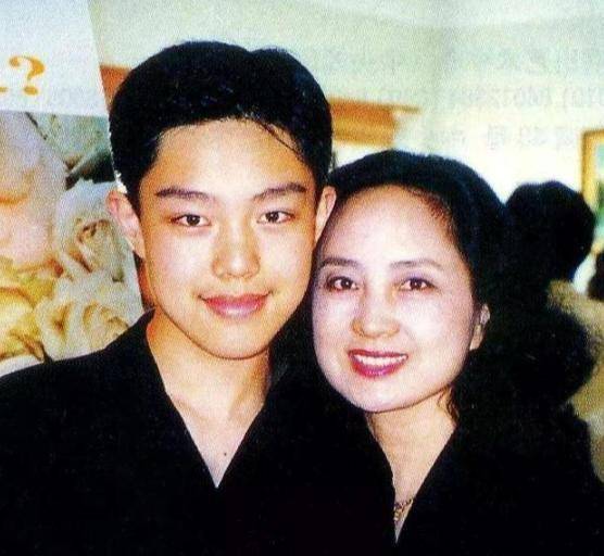 张金玲:曾是北影“三朵金花”,忍痛息影换来离婚,今逆袭成画家