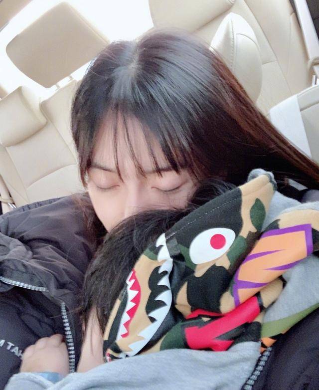 baby|Angelababy是现实版顾佳？加入富婆圈很低调，不站C位还是订餐担当