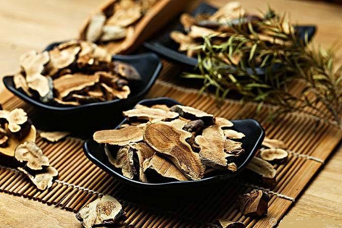 网球肘用什么方法能彻底治好呢？看看中医的治疗方法