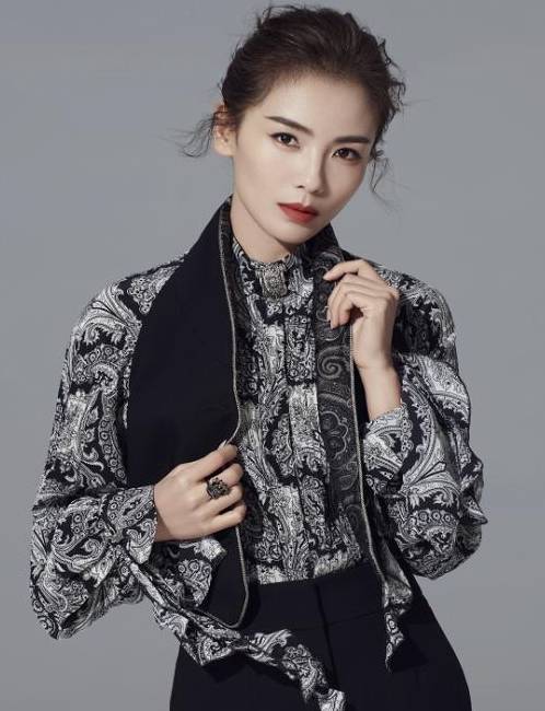 审美|彻底被刘涛打败，转行做设计师但审美还停留在90年代，好似老阿姨