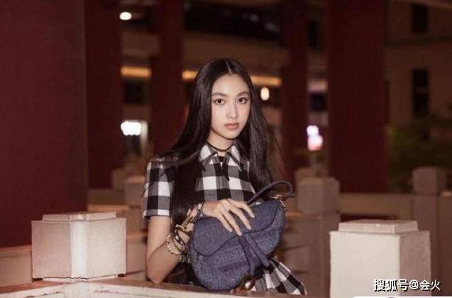 任达华|任达华15岁女儿身高接近180，身材长相不输超模，爹妈基因太逆天