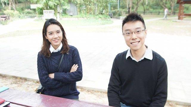女子比刘鸣炜小了10岁,报道指出,刘鸣炜去年狠心与主播女友赵慧奈分手