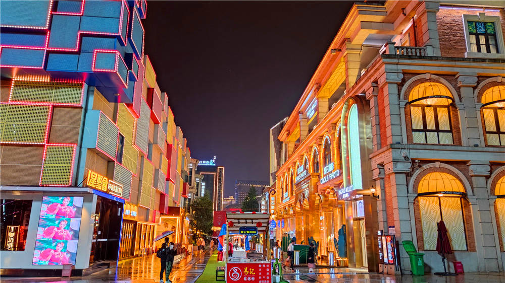 惠游湖北冒雨夜游楚河汉街步行街