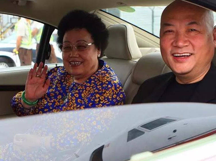 迟重瑞|65岁唐僧过生日，76岁老婆年老色衰身材走样靠一件宝贝征服御弟