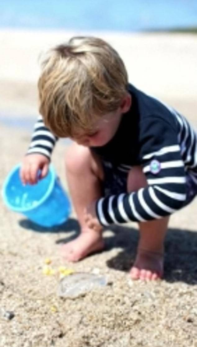 大衣|凯特王妃穿新衣亮相！穿2千块格纹大衣像路人，只能靠三娃赢梅根