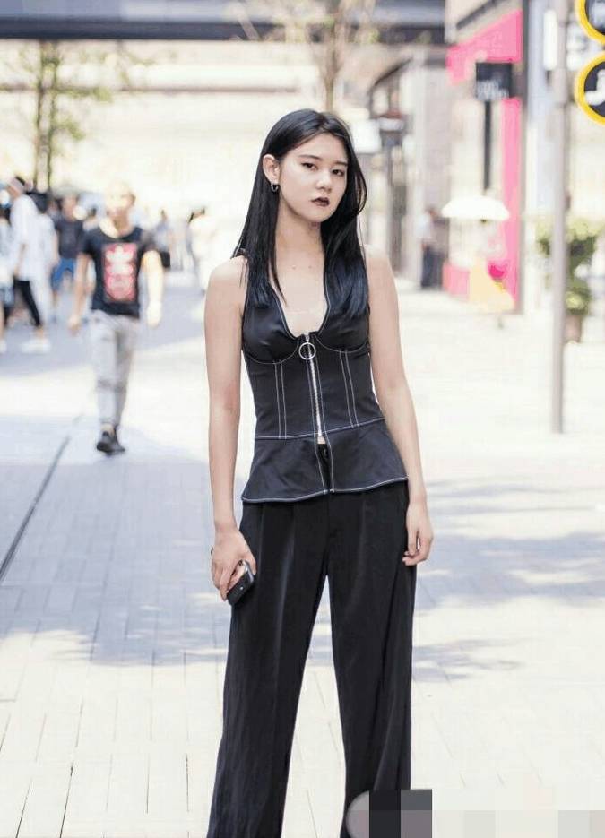 女生怎么穿出美式感 b8af324bfc7a47828d76749d42775d81.jpeg