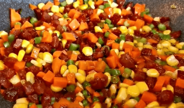 鸡蛋炒大米怎样做视频 fbf1cbad853c40c38c558b61cf14c828.png