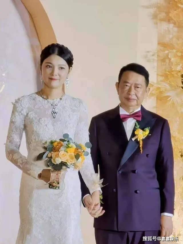 实锤了！68岁上市公司老总娶38岁妻子，女方背景
