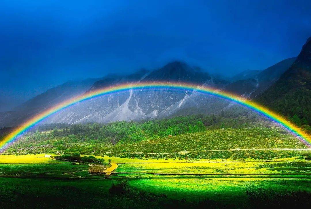 可以用什么词来形容天空 88af8c8851a24edc967affa593bbf7a5.jpeg