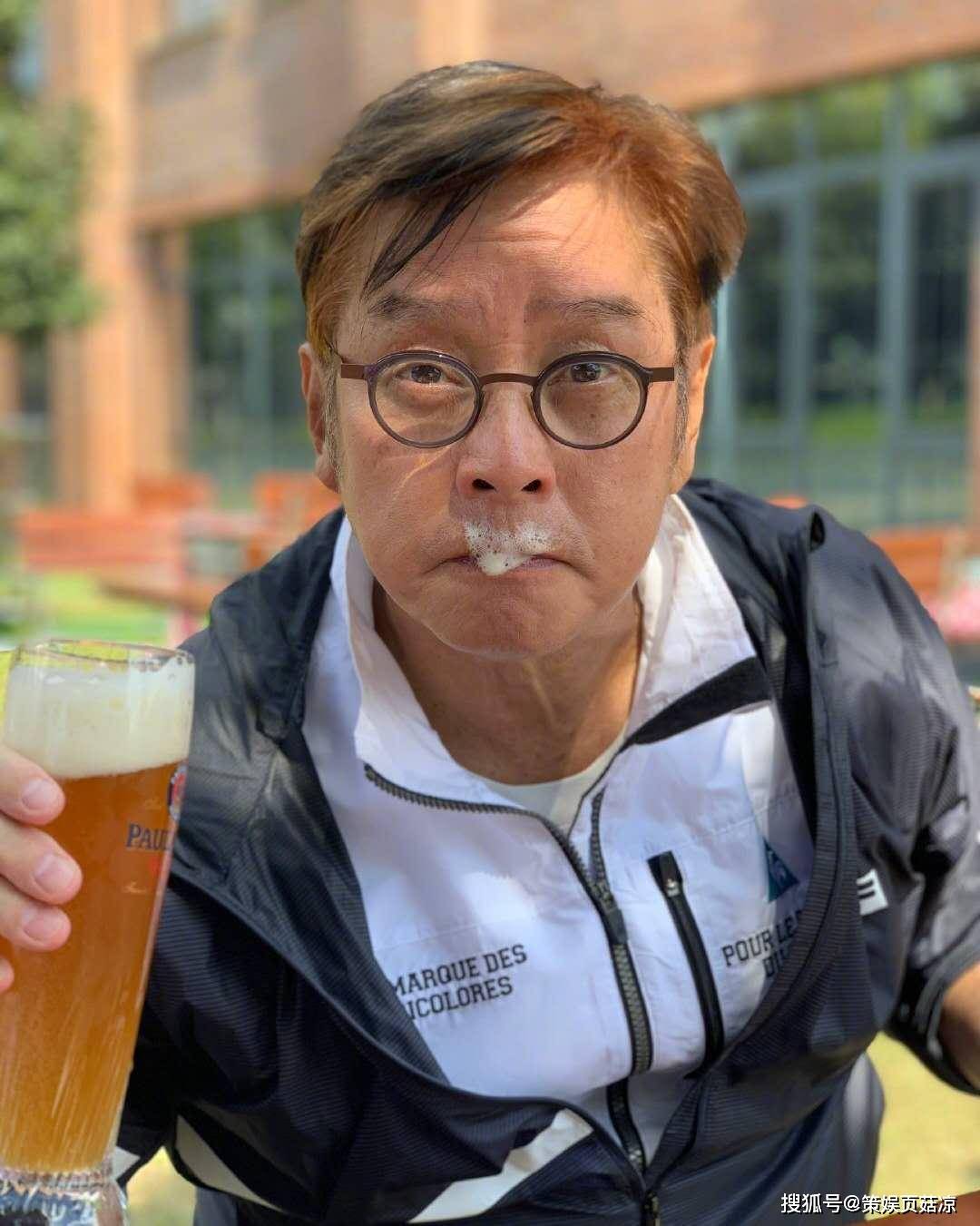 原创70岁谭咏麟晒下午茶面色红润胃口好前妻多次流产选择出家