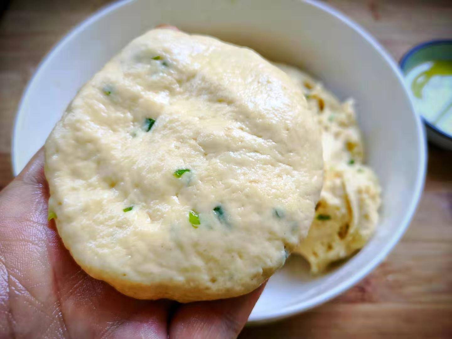 葱花饼|开水一烫,咸香诱人,隔三差五必吃1顿秋天清理肠胃就吃这个饼