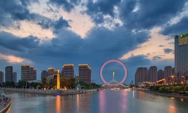 青岛比天津经济总量大吗_天津经济广播主持人(2)