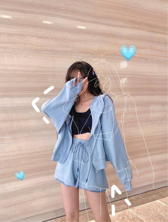 在家拍照姿势 不露脸 86a4e726f3634517a198de8143b59857.jpeg