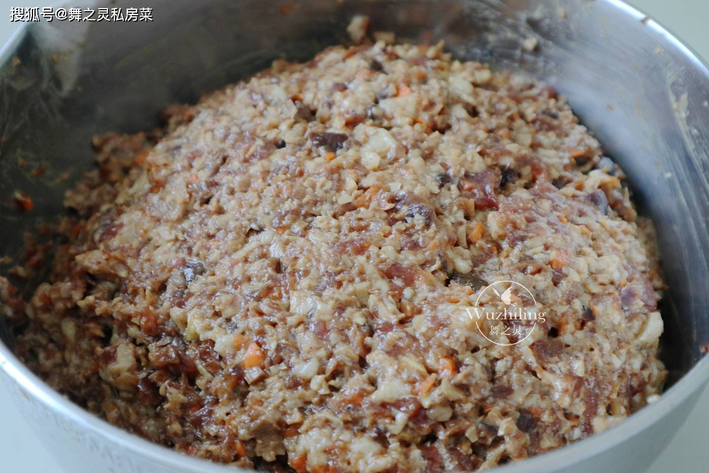 秋天吃包子,我家常用它做馅,肉香包子软,一口气吃5个