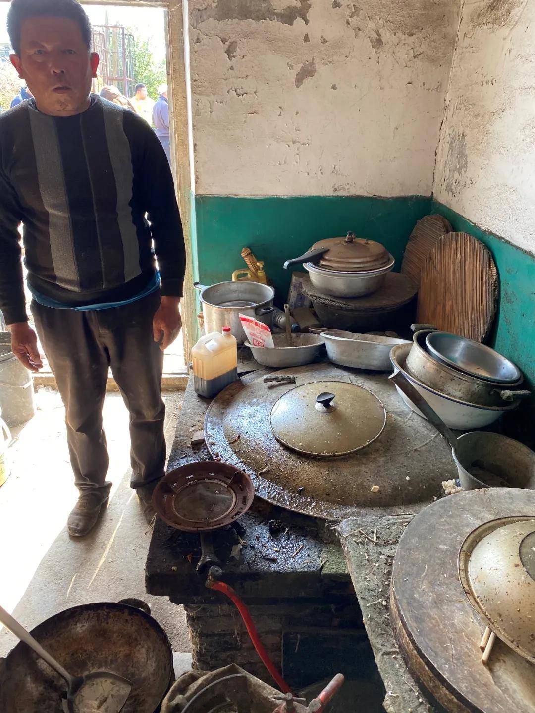 清水慈善为瓦房店祝华街道送爱心物资