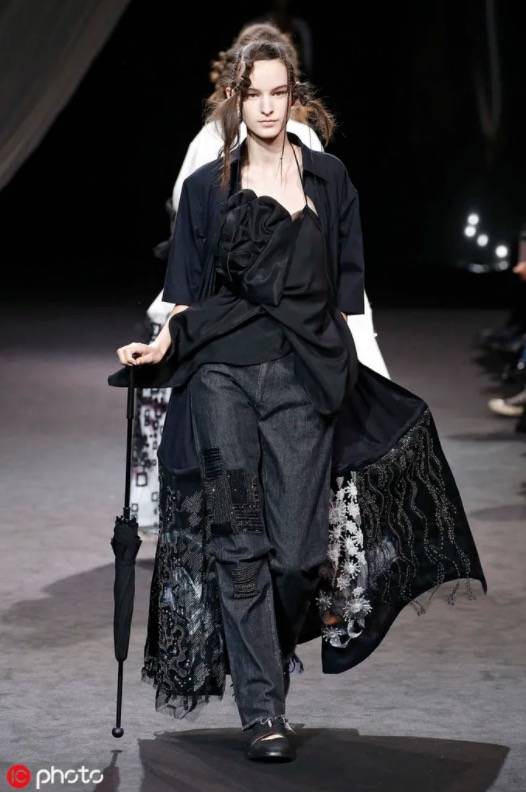 All|全黑穿搭不单调？这3个方法刘雯要和你聊一聊！