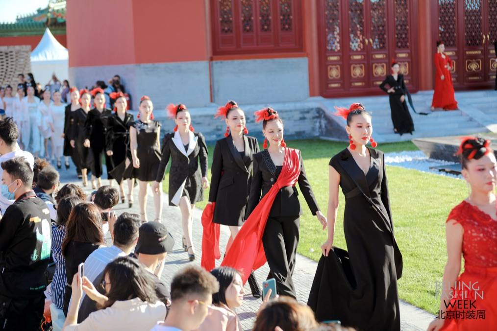 lady|“乘风破浪秀东方”idollady 2020北京时装周惊艳发布