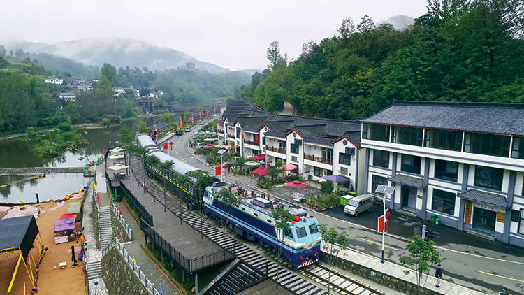火车"开进"伏牛深山 ——栾川"铁路小镇"让村民集体收入倍增