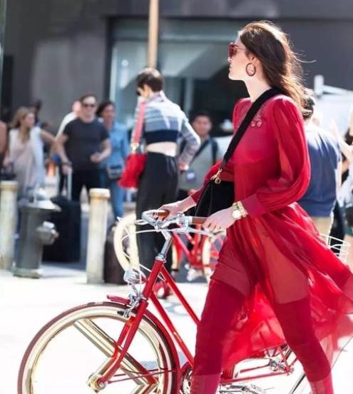 款式|抱怨靴子太磨脚？这双袜靴材质轻柔造型百搭，让你双脚踩地新体验