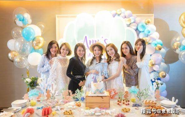 连换|安以轩和百亿老公晒幸福孕妇照：连换6套服装，辣妈风格很明显