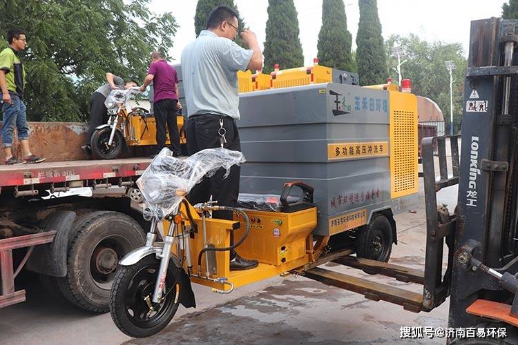 玉禾田环境引进多功能高压冲洗车,用于环卫人行道快速