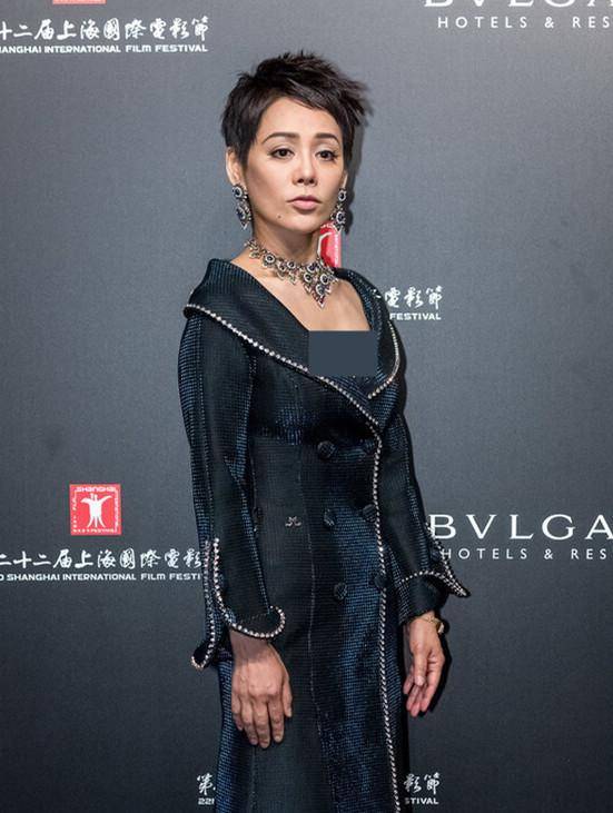 珠宝|宁静的“滞销色”唇妆又翻车？走红毯，还是钟楚曦的红唇妆最能打