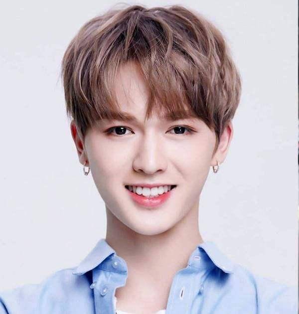 原创练习生出道的朱正廷,舞蹈特别突出,跨界演艺圈有很大发展空间