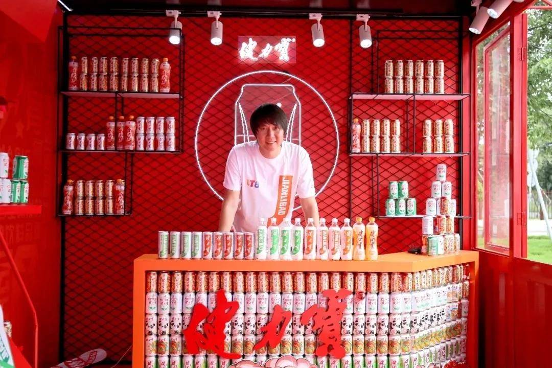 健力宝|佛山的秋日来了,一起解锁国潮秋日大片!别忘了带上你的“潮拍神器”。