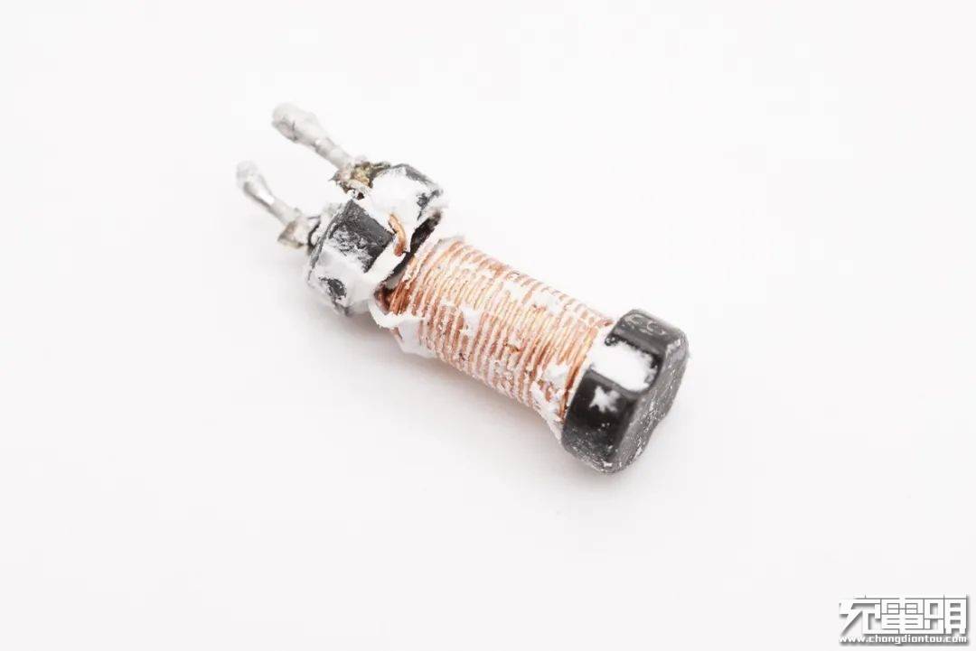 设计|拆解报告：UIBI柚比30W 1A1C氮化镓快充充电器