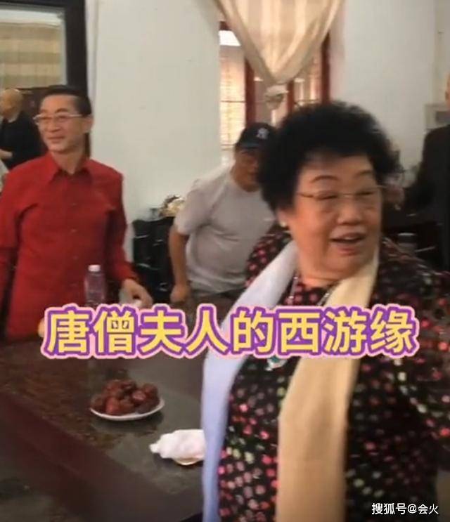 陈丽华|原创迟重瑞带百亿首富妻子聚餐，六小龄童马德华不敢入座？场面太尴尬